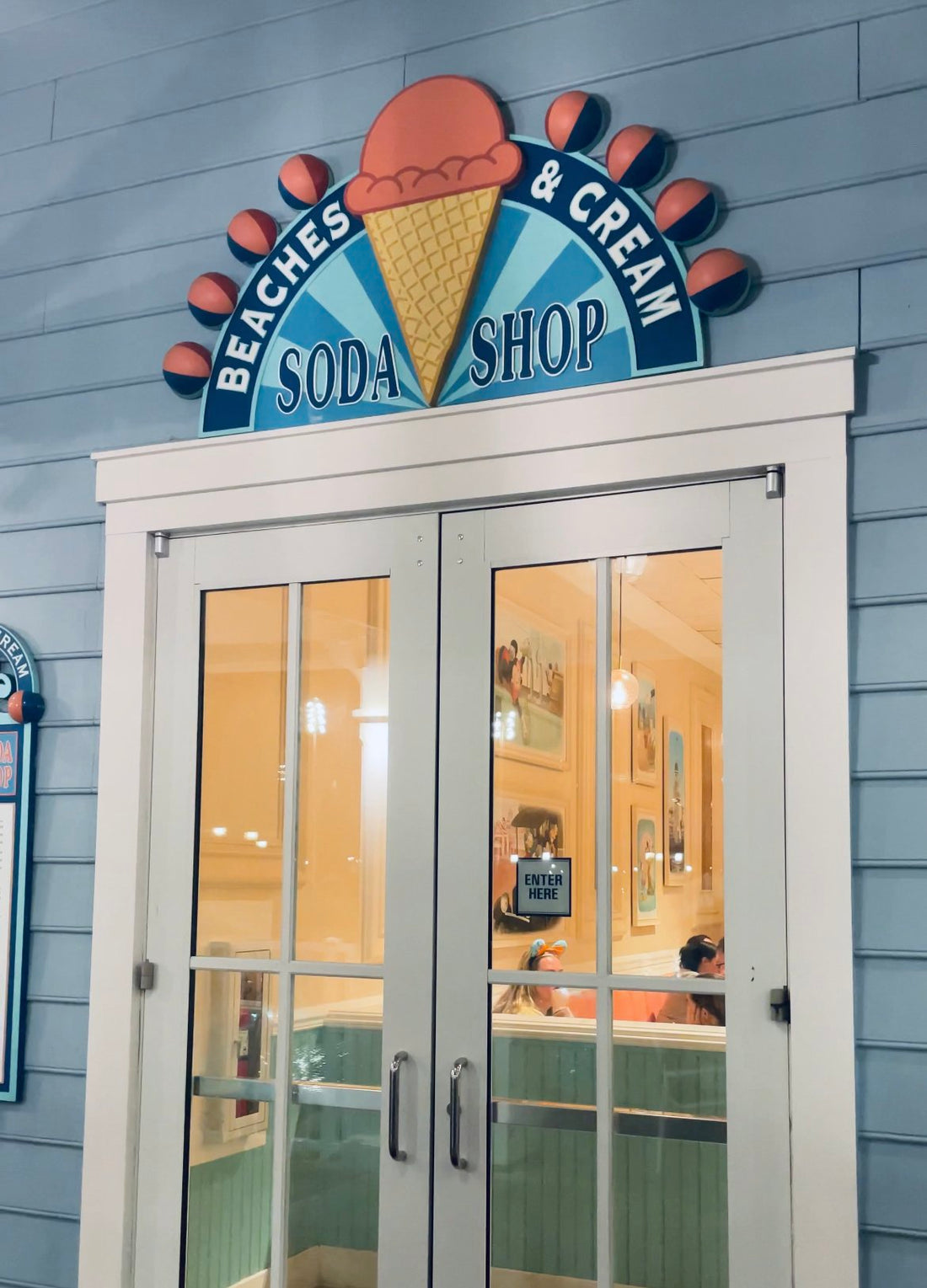 Late Night Visit to Beaches &amp; Cream Soda Shop